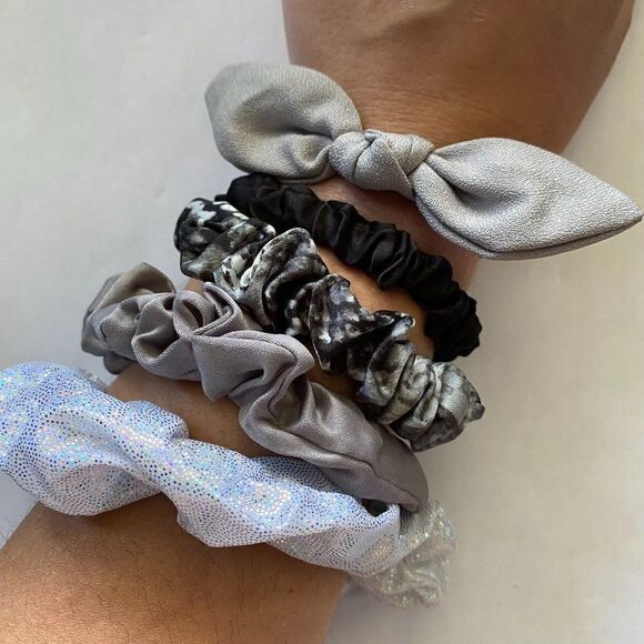 Set of 5 Scrunchies - Gray Bow Metallic Snakeskin Print - Picture 1 of 2